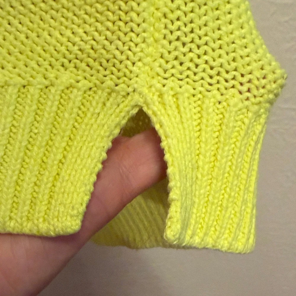 ✅✅✅BOGOHO✅✅✅ Gap Yellow Cable Knit Sweater-Large